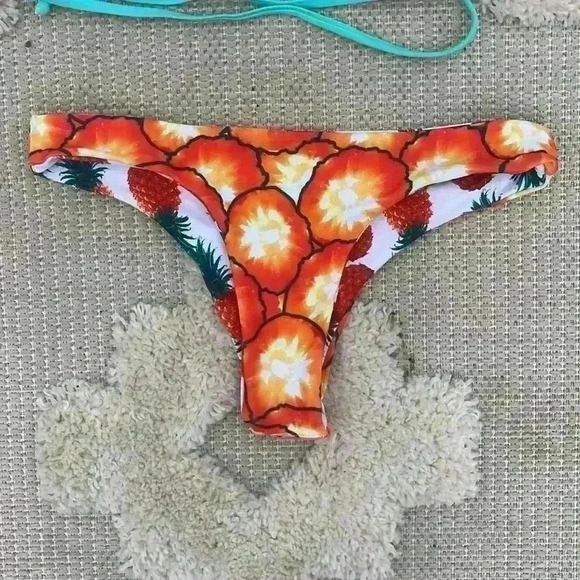 NWOT🍍Pineapple Print Reversible Bikini - Picture 5 of 8